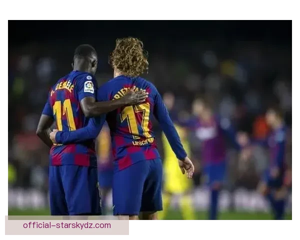 伯纳乌球迷用香蕉侮辱维尼修斯引发争议 伯纳乌球迷用香蕉侮辱维尼修斯引发争议